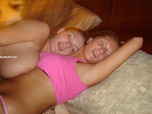 Sisters Twins Ass Rearview Doggy Pussy Butthole Teenbrunette Brunette Feet Toes Hugging Sideboob Smiling Happy